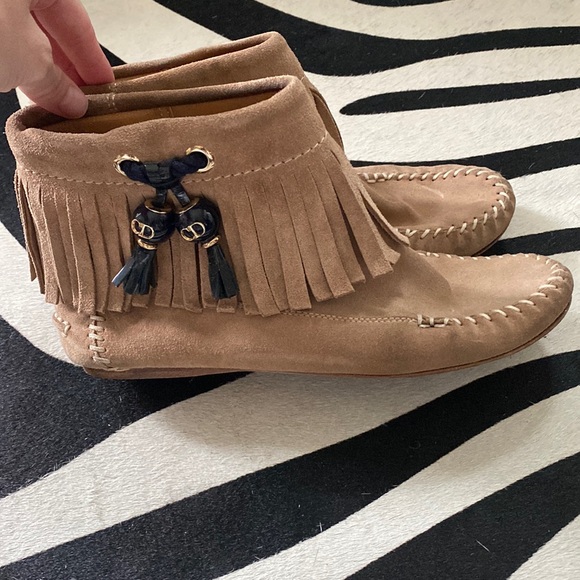 Christian Dior moccasin with navy blue detailing. Size 7. - Picture 1 of 3